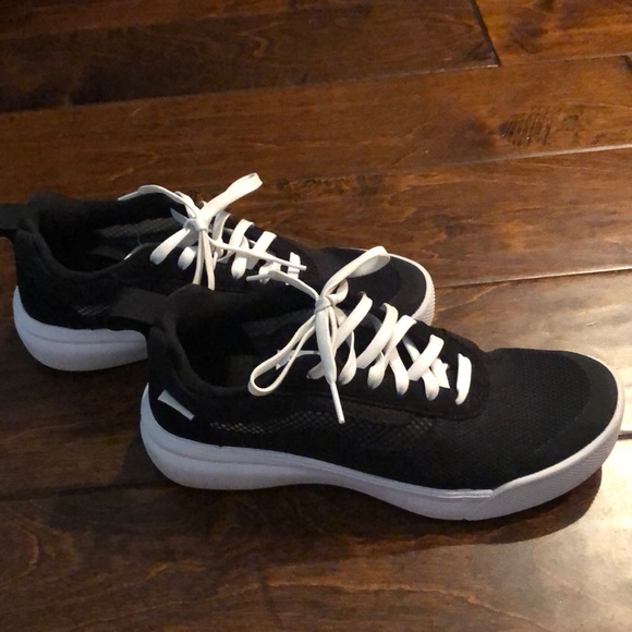 Vans - Picture 2 of 7